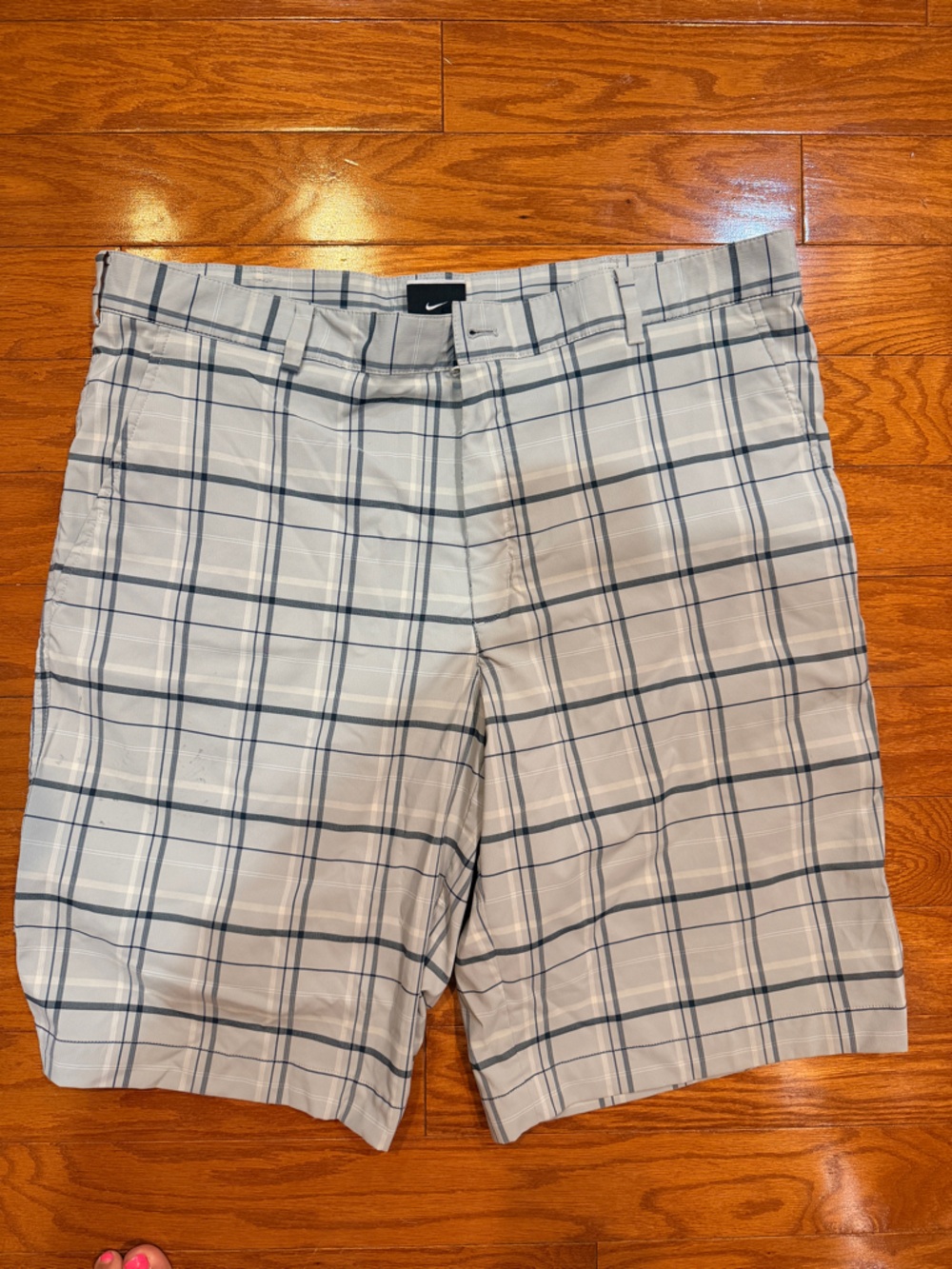 Nike Men's Beige Plaid Golf Shorts Size 38